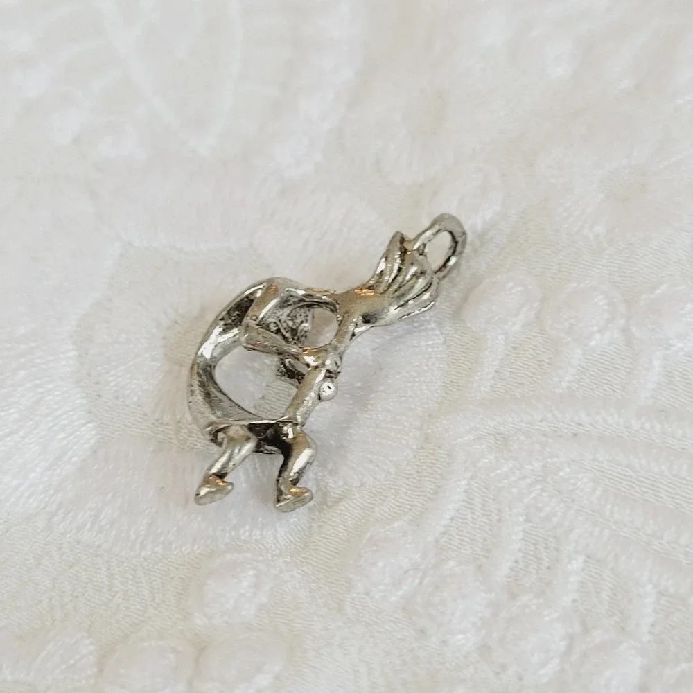 Kokopelli Pendant Silver Tone Southwestern Flute Player Music Tribal Boho 21469